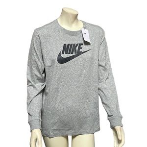 Nike - Women’s Long Sleeve Shirt